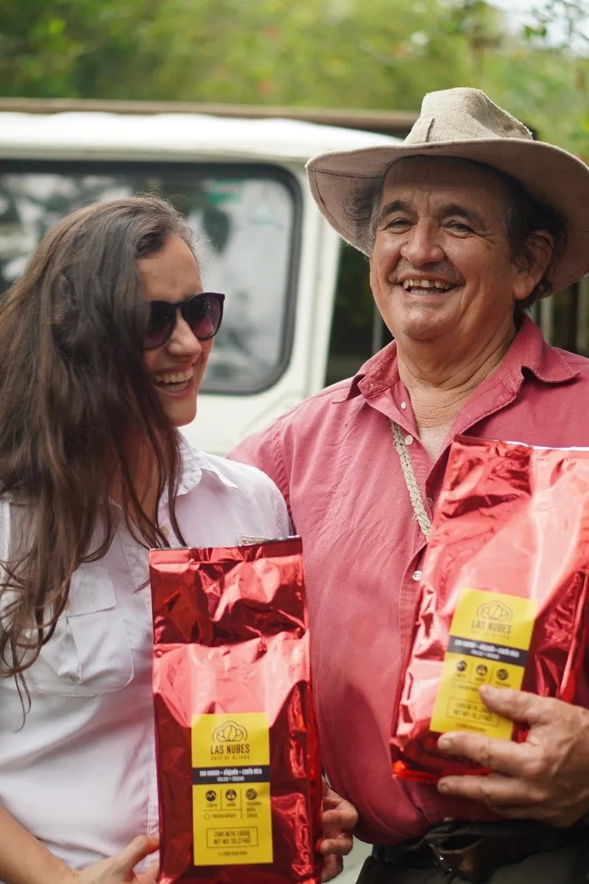 Verónica y Juan Carlos en el cafetal