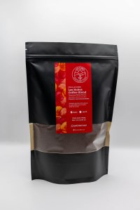 Bolsa de 500 gramos de Café Las Nubes, café de especialidad costarricense disponible en grano o molido.