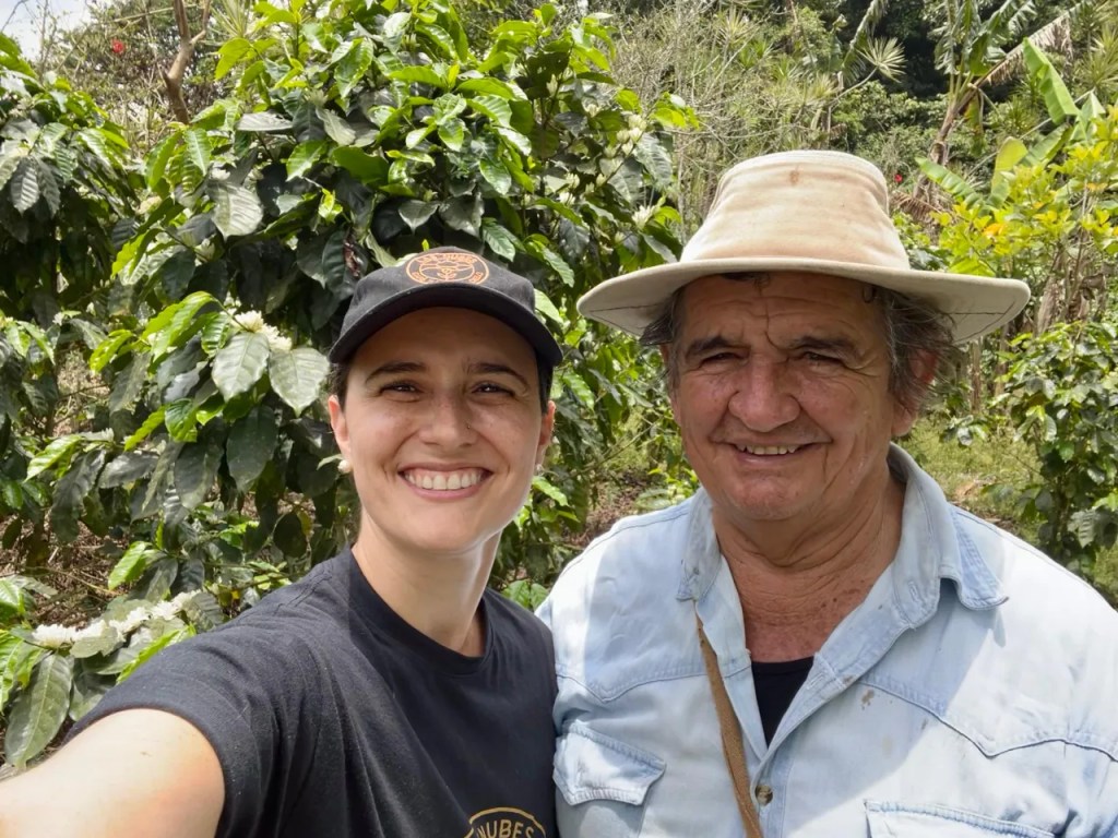 Verónica y Juan Carlos en el cafetal